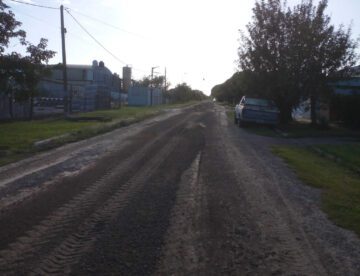 Mantenimiento vial con material petreo para mejorar la infraestructura urbana