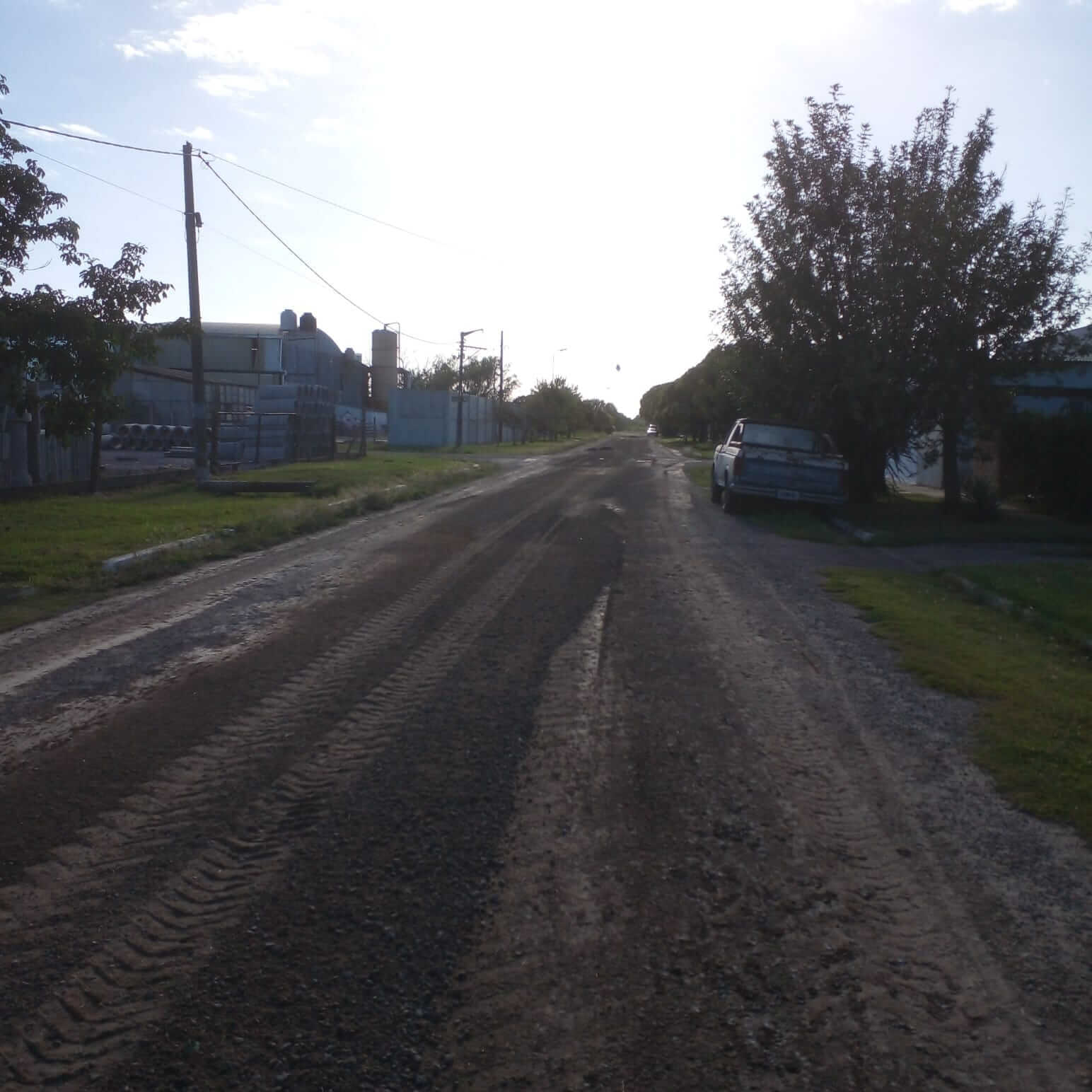 Mantenimiento vial con material petreo para mejorar la infraestructura urbana