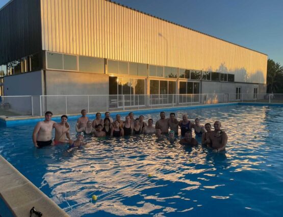 Clases gratuitas de natación para adultos por primera vez en el polideportivo de San Agustín