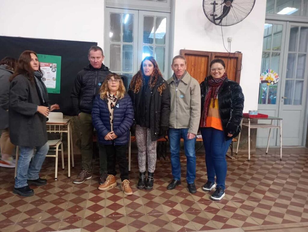 Charla sobre seguridad e higiene en alimentos en la escuela n°353