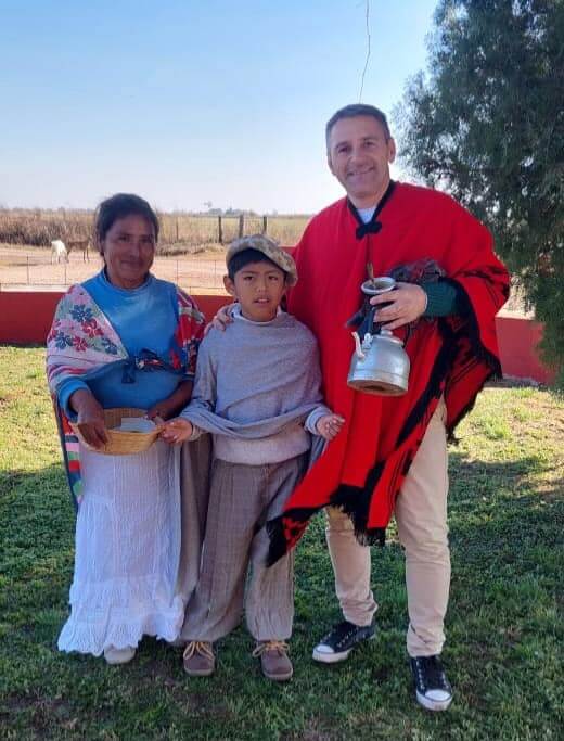 Cerramos la semana de la Revolución de Mayo en el CER 271 República Argentina con una sesión de fotos