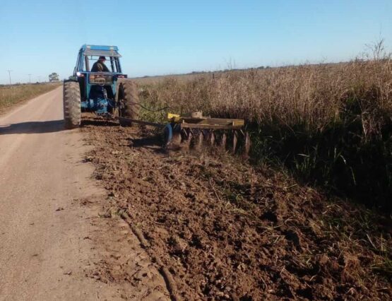 🚜Continuamos con los permanentes trabajos de mantenimiento de los caminos rurales 💪