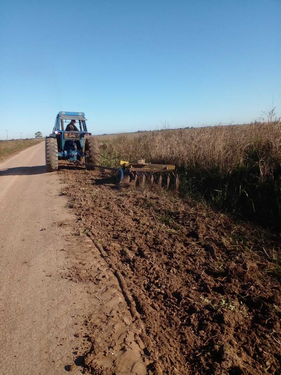 🚜Continuamos con los permanentes trabajos de mantenimiento de los caminos rurales 💪