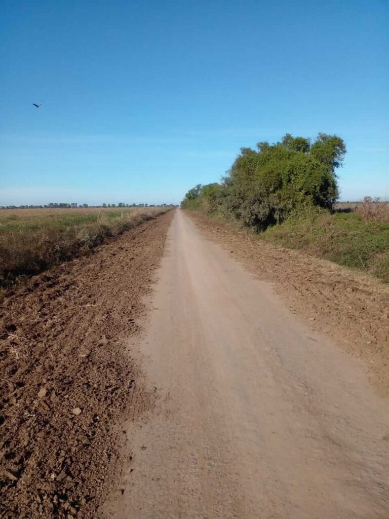 🚜Continuamos con los permanentes trabajos de mantenimiento de los caminos rurales 💪