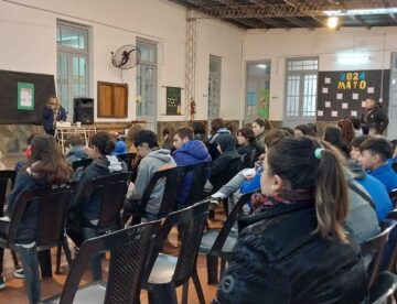 Charla sobre seguridad e higiene en alimentos en la escuela n°353