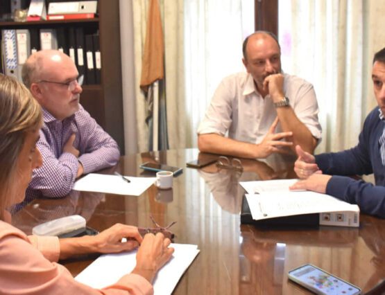 Reunión entre la Defensoría del Pueblo y el Presidente Comunal para abordar Ciberdelito