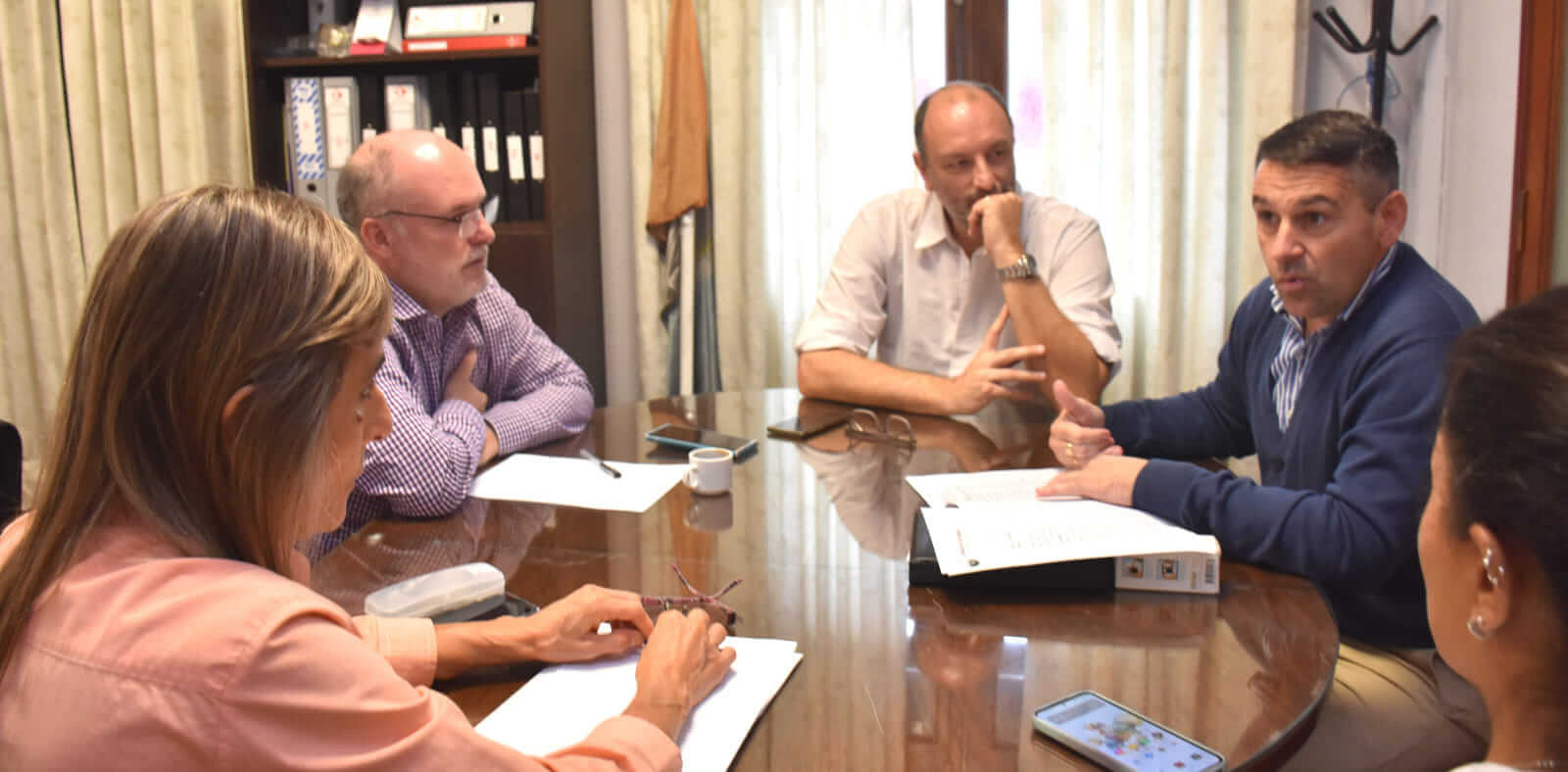 Reunión entre la Defensoría del Pueblo y el Presidente Comunal para abordar Ciberdelito