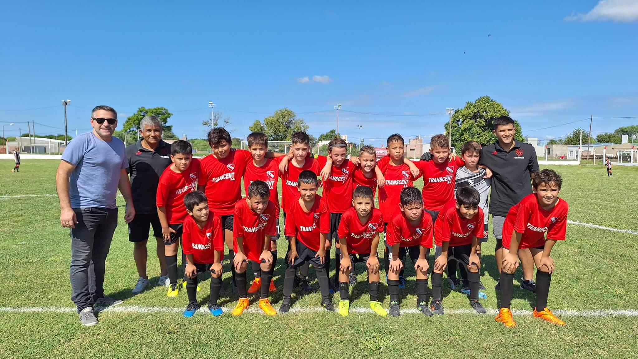 ⚽️El Presidente Comunal, Cristian Osta, acompañó al Club Atlético Independiente en la Apertura del Torneo 2024.