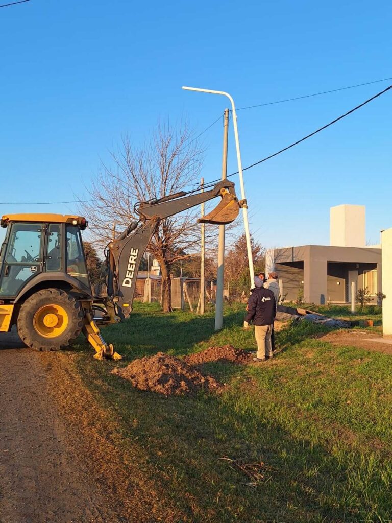 Avanza la obra de alumbrado público