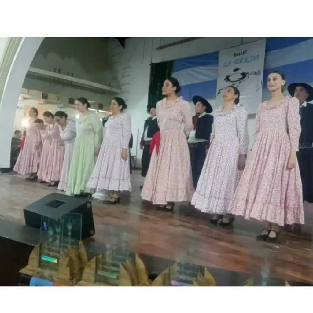 La Comuna felicita los logros de la Escuela Comunal de Danzas Folklóricas