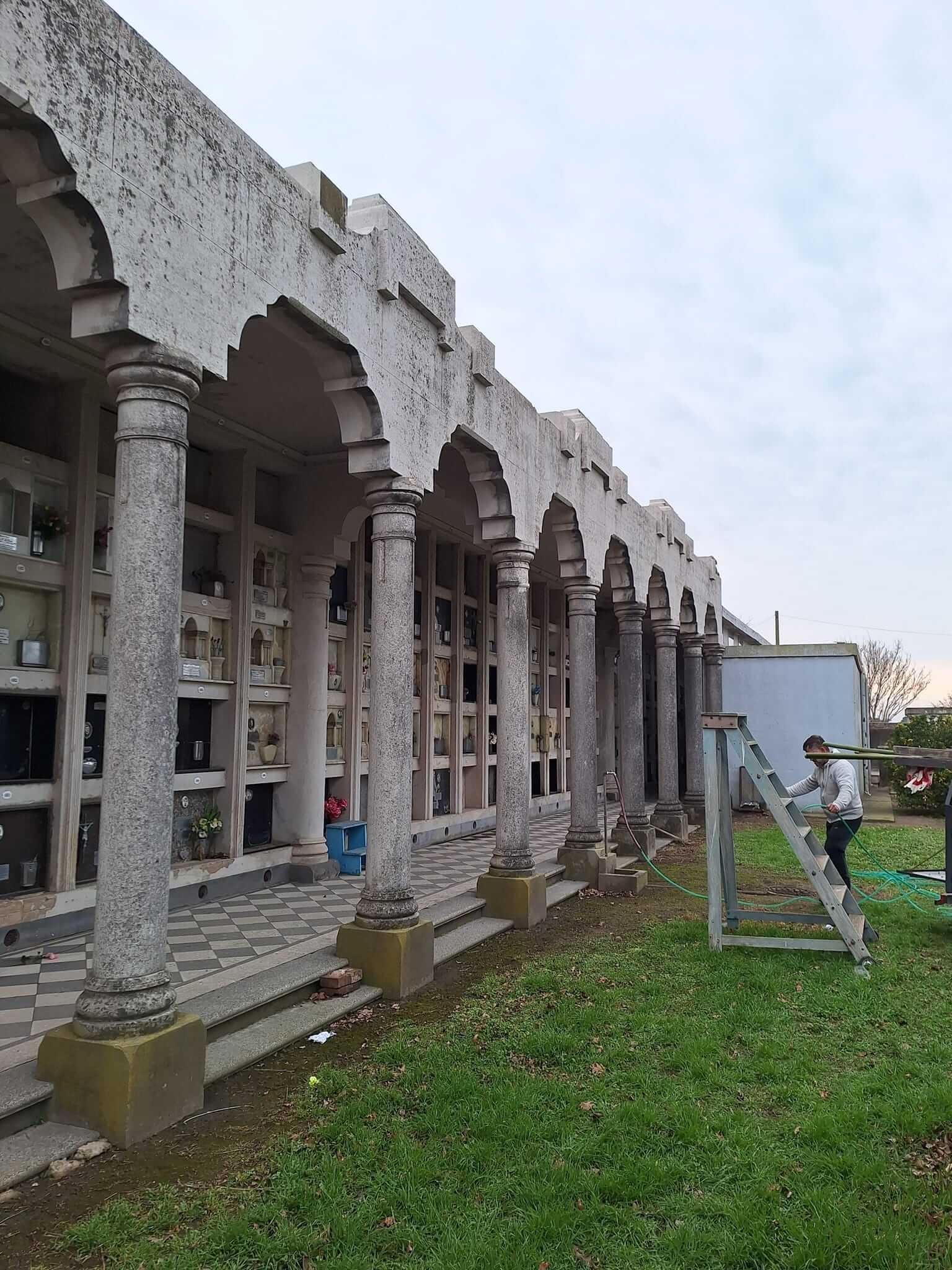 INICIO DE TAREAS DE LIMPIEZA EN LA GALERÍA NORTE DEL CEMENTERIO